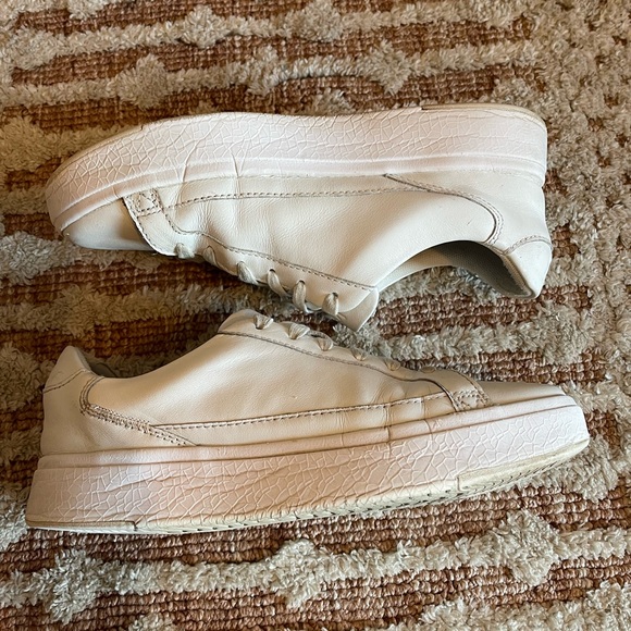 Kizik Vegas Walking Shoe - Picture 3 of 9